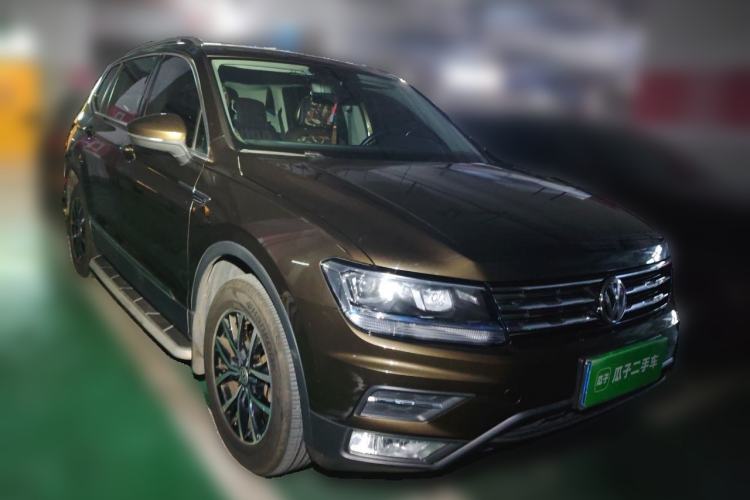 Used Volkswagen Tiguan L 2018 Facelift 330TSI Automatic Two-Wheel Drive Luxury Edition Front Right 45 Deg