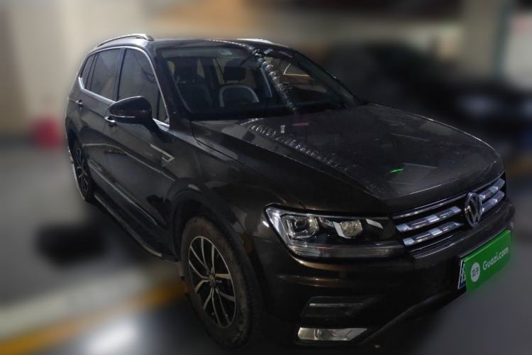 Used Volkswagen Tiguan L 2018 330TSI Automatic Two-Wheel Drive Luxury Edition Front Right 45 Deg