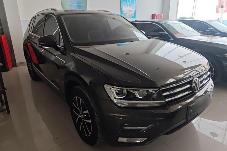 Used Volkswagen Tiguan L 2018 330TSI Automatic Two-Wheel Drive Luxury Edition Front Right 45 Deg