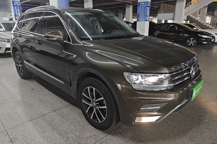 Used Volkswagen Tiguan L 2018 330TSI Automatic Two-Wheel Drive Luxury Edition Front Right 45 Deg