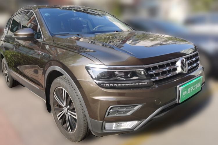 Used Volkswagen Tiguan L 2018 380TSI Automatic All-Wheel Drive Luxury Edition Front Right 45 Deg