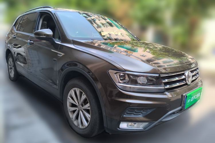 Used Volkswagen Tiguan L 2018 330TSI Automatic Two-Wheel Drive Luxury Edition Front Right 45 Deg