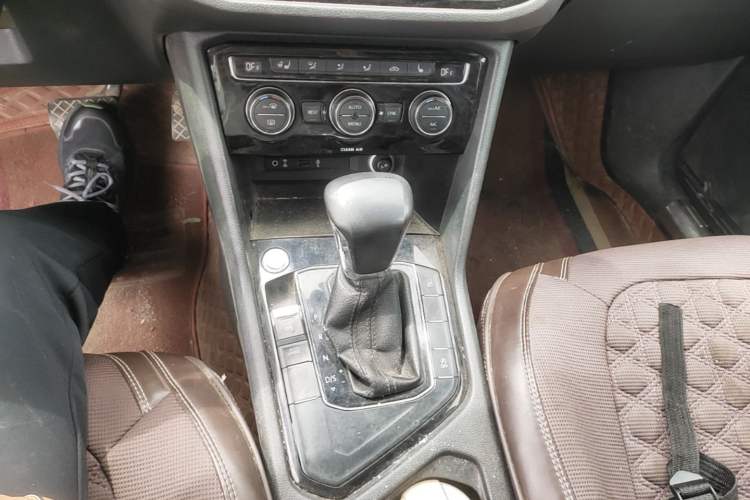 Used Volkswagen Tiguan L 2018 330TSI Automatic Two-Wheel Drive Luxury Edition Gear Lever