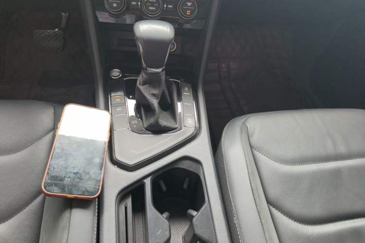 Used Volkswagen Tiguan L 2018 Facelift 330TSI Automatic Two-Wheel Drive Luxury Edition Gear Lever
