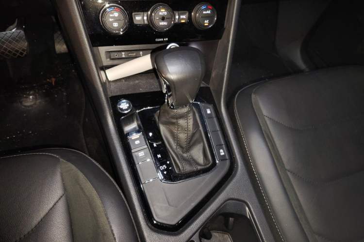 Used Volkswagen Tiguan L 2018 Facelift 330TSI Automatic Two-Wheel Drive Luxury Edition Gear Lever
