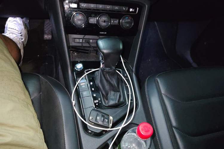 Used Volkswagen Tiguan L 2018 330TSI Automatic Two-Wheel Drive Luxury Edition Gear Lever