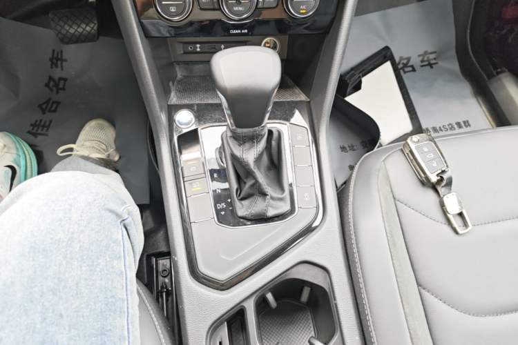 Used Volkswagen Tiguan L 2018 330TSI Automatic Two-Wheel Drive Luxury Edition Gear Lever