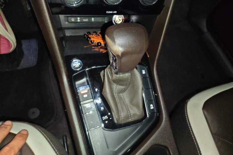 Used Volkswagen Tiguan L 2018 330TSI Automatic Two-Wheel Drive Luxury Edition Gear Lever