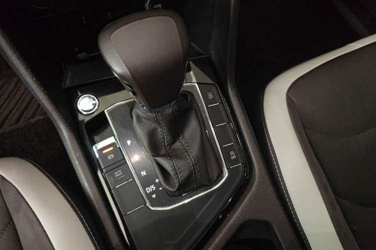 Used Volkswagen Tiguan L 2018 330TSI Automatic Two-Wheel Drive Luxury Edition Gear Lever