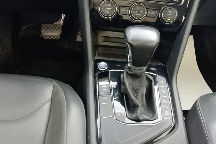 Used Volkswagen Tiguan L 2018 Facelift 330TSI Automatic Two-Wheel Drive Luxury Edition Gear Lever