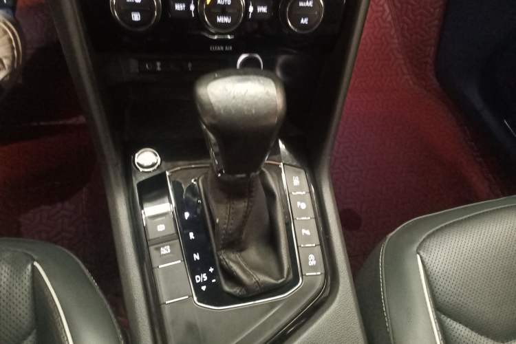 Used Volkswagen Tiguan L 2018 330TSI Automatic Two-Wheel Drive Flagship Edition Gear Lever