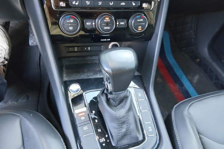 Used Volkswagen Tiguan L 2018 330TSI Automatic Two-Wheel Drive Luxury Edition Gear Lever