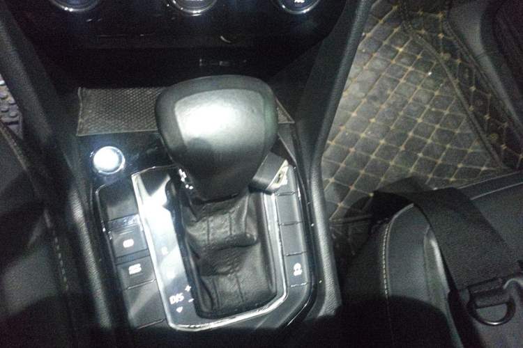 Used Volkswagen Tiguan L 2018 Facelift 330TSI Automatic Two-Wheel Drive Luxury Edition Gear Lever