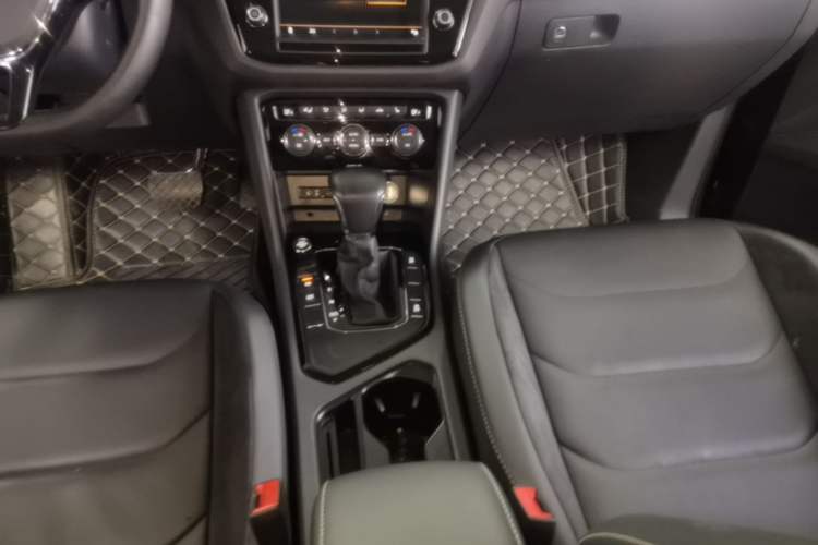 Used Volkswagen Tiguan L 2018 330TSI Automatic Two-Wheel Drive Luxury Edition Gear Lever