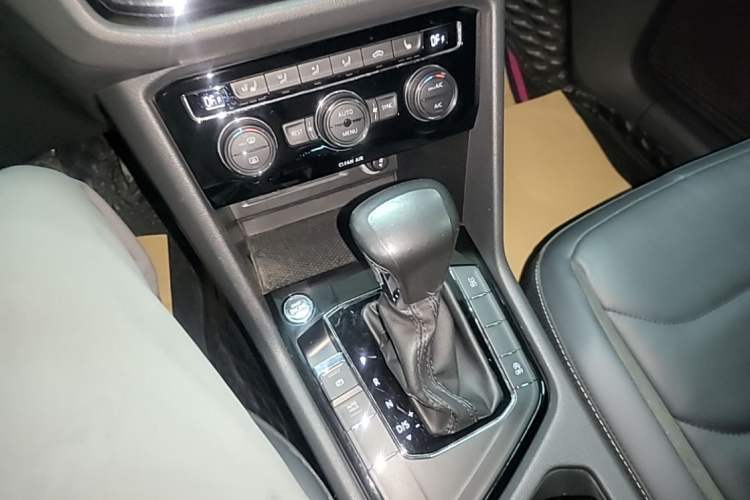 Used Volkswagen Tiguan L 2018 Facelift 330TSI Automatic Two-Wheel Drive Luxury Edition Gear Lever