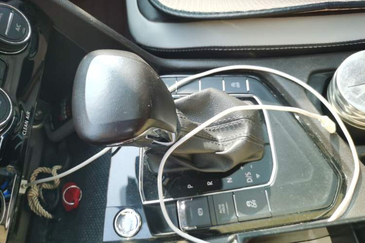 Used Volkswagen Tiguan L 2018 380TSI Automatic All-Wheel Drive Luxury Edition Gear Lever