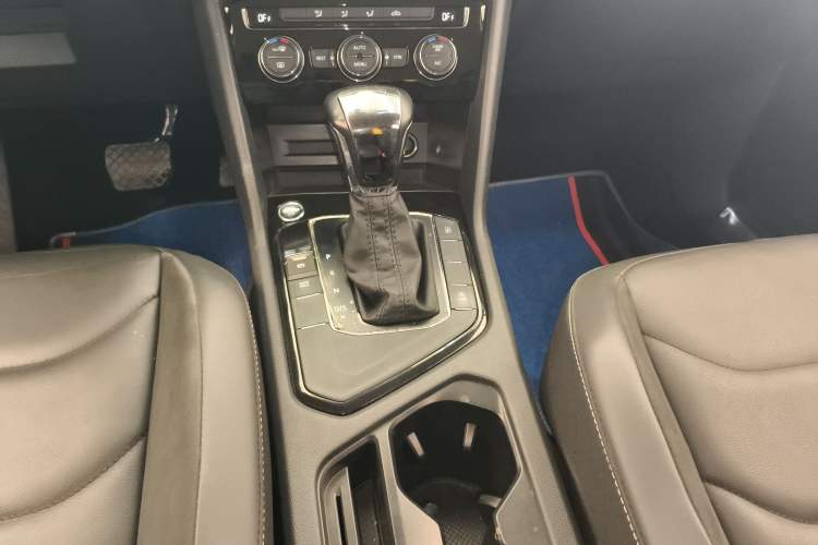 Used Volkswagen Tiguan L 2018 Revised Version 330TSI Automatic Two-Wheel Drive Comfort Edition Gear Lever