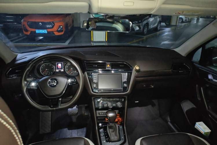 Used Volkswagen Tiguan L 2018 330TSI Automatic Two-Wheel Drive Luxury Edition Headliner
