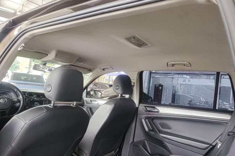 Used Volkswagen Tiguan L 2018 330TSI Automatic Two-Wheel Drive Luxury Edition Headliner