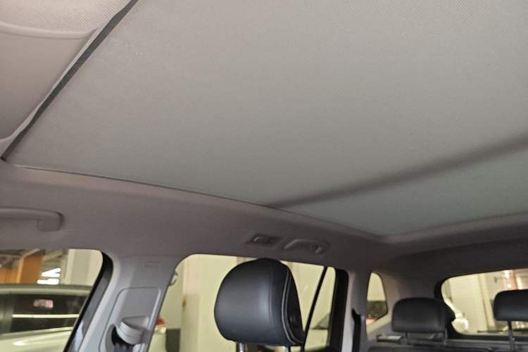 Used Volkswagen Tiguan L 2018 330TSI Automatic Two-Wheel Drive Luxury Edition Headliner