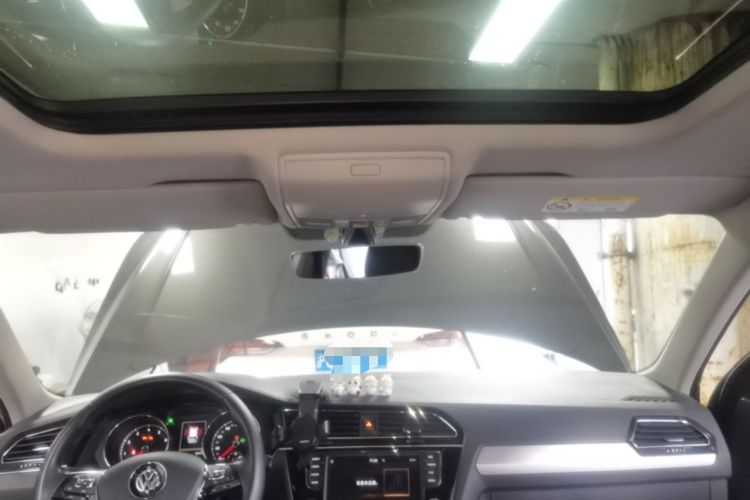Used Volkswagen Tiguan L 2018 330TSI Automatic Two-Wheel Drive Luxury Edition Headliner
