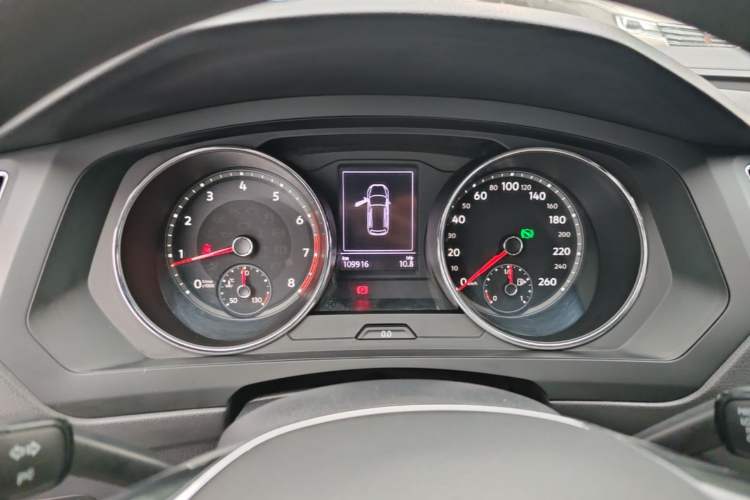 Used Volkswagen Tiguan L 2018 Revised Version 330TSI Automatic Two-Wheel Drive Trendy Edition Instrument Cluster