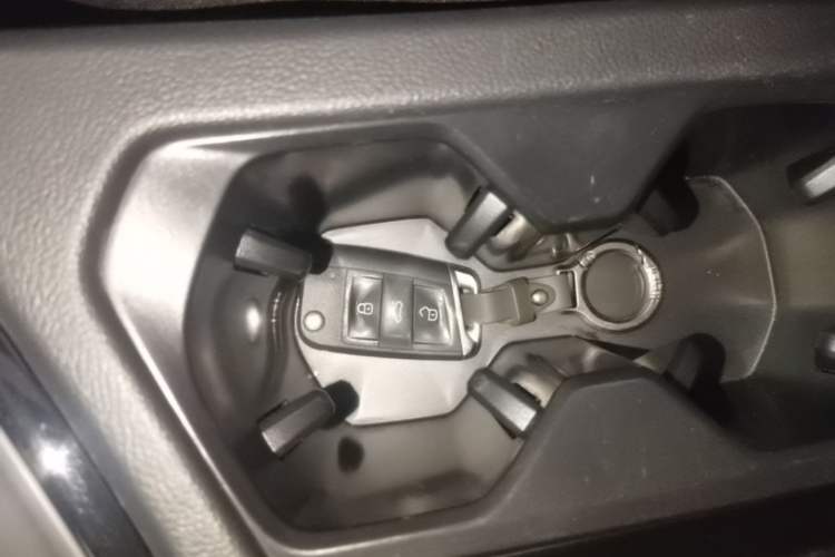 Used Volkswagen Tiguan L 2018 330TSI Automatic Two-Wheel Drive Luxury Edition Interior 1