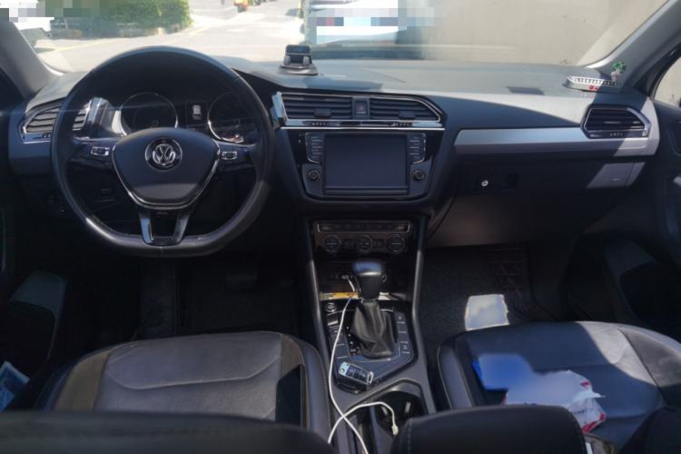 Used Volkswagen Tiguan L 2018 330TSI Automatic Two-Wheel Drive Comfort Edition Interior 2