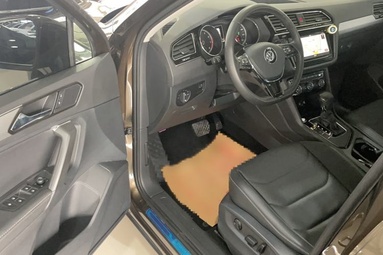 Used Volkswagen Tiguan L 2018 Facelift 330TSI Automatic Two-Wheel Drive Luxury Edition Interior 2