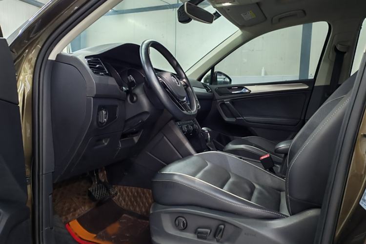Used Volkswagen Tiguan L 2018 330TSI Automatic Two-Wheel Drive Flagship Edition Interior 2