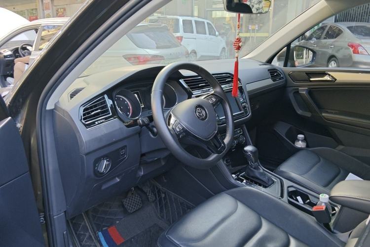 Used Volkswagen Tiguan L 2018 330TSI Automatic Two-Wheel Drive Luxury Edition Interior 3