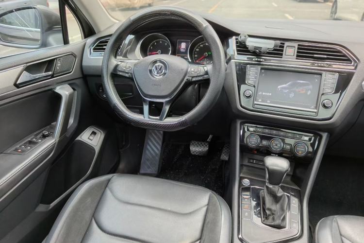 Used Volkswagen Tiguan L 2018 380TSI Automatic All-Wheel Drive Luxury Edition Interior 5