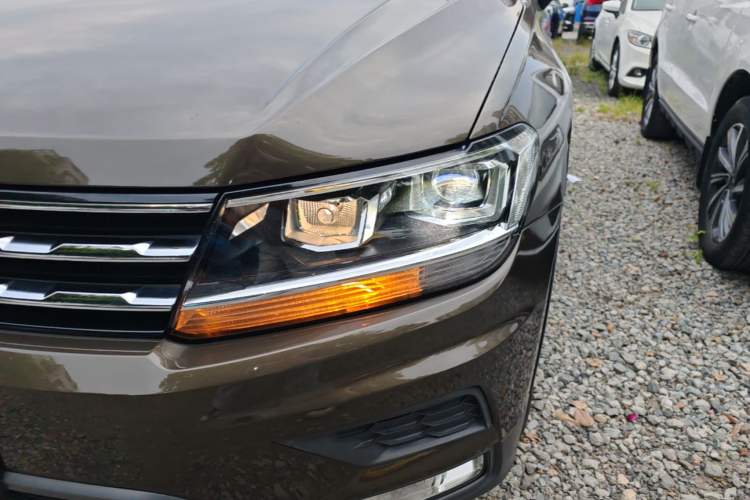 Used Volkswagen Tiguan L 2018 Revised Version 330TSI Automatic Two-Wheel Drive Trendy Edition Left Front Headlight