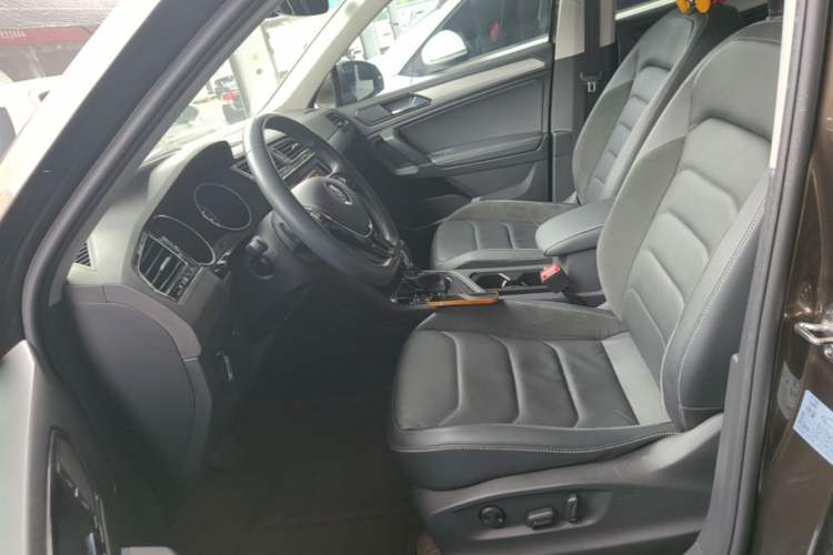 Used Volkswagen Tiguan L 2018 Facelift 330TSI Automatic Two-Wheel Drive Luxury Edition Left Front Seat