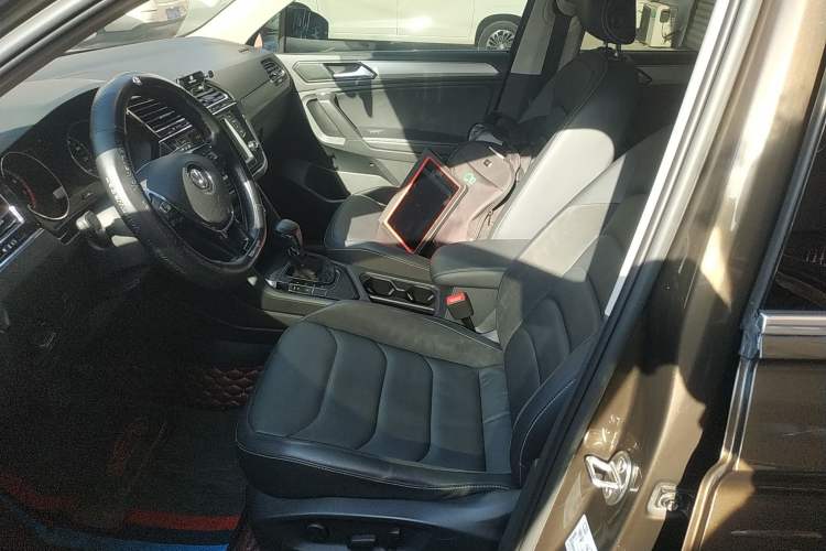 Used Volkswagen Tiguan L 2018 330TSI Automatic Two-Wheel Drive Luxury Edition Left Front Seat
