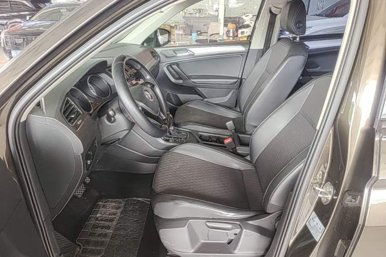 Used Volkswagen Tiguan L 2018 330TSI Automatic Two-Wheel Drive Luxury Edition Left Front Seat