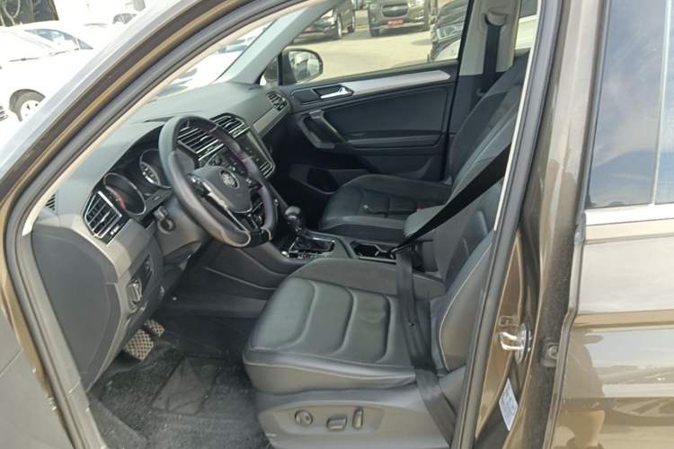 Used Volkswagen Tiguan L 2018 Facelift 330TSI Automatic Two-Wheel Drive Luxury Edition Left Front Seat