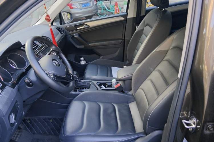 Used Volkswagen Tiguan L 2018 330TSI Automatic Two-Wheel Drive Luxury Edition Left Front Seat