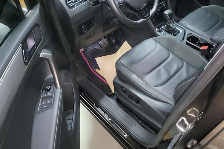 Used Volkswagen Tiguan L 2018 Facelift 330TSI Automatic Two-Wheel Drive Luxury Edition Left Front Seat