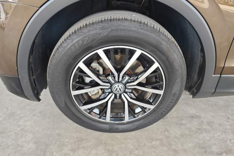 Used Volkswagen Tiguan L 2018 330TSI Automatic Two-Wheel Drive Luxury Edition Left Front Wheel Hub