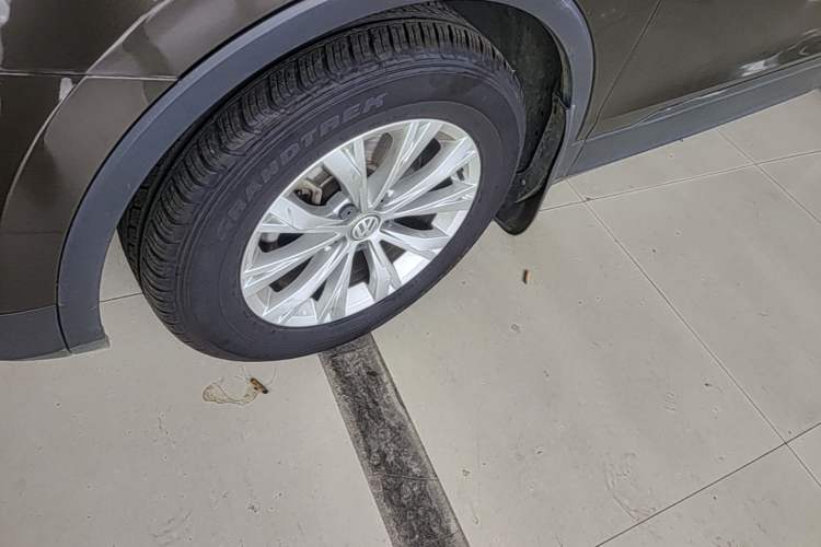 Used Volkswagen Tiguan L 2018 330TSI Automatic Two-Wheel Drive Luxury Edition Left Front Wheel Hub
