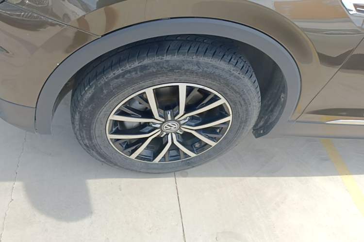 Used Volkswagen Tiguan L 2018 Facelift 330TSI Automatic Two-Wheel Drive Luxury Edition Left Front Wheel Hub