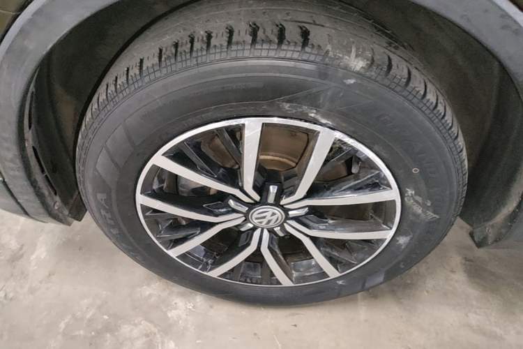 Used Volkswagen Tiguan L 2018 Facelift 330TSI Automatic Two-Wheel Drive Luxury Edition Left Front Wheel Hub