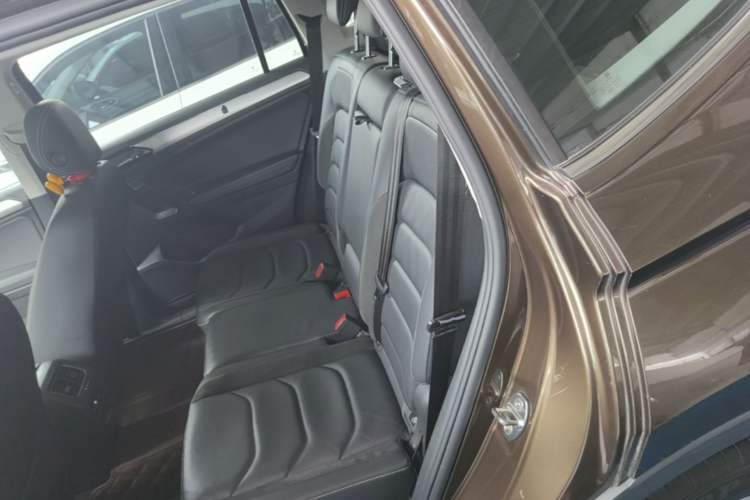 Used Volkswagen Tiguan L 2018 Facelift 330TSI Automatic Two-Wheel Drive Luxury Edition Left Rear Seat
