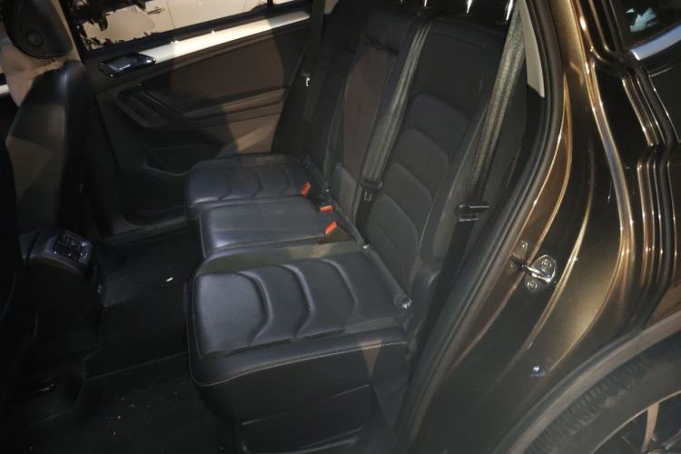 Used Volkswagen Tiguan L 2018 Facelift 330TSI Automatic Two-Wheel Drive Luxury Edition Left Rear Seat