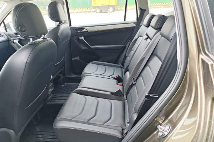 Used Volkswagen Tiguan L 2018 330TSI Automatic Two-Wheel Drive Luxury Edition Left Rear Seat