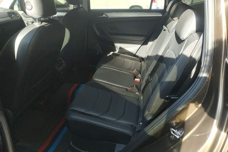 Used Volkswagen Tiguan L 2018 330TSI Automatic Two-Wheel Drive Luxury Edition Left Rear Seat
