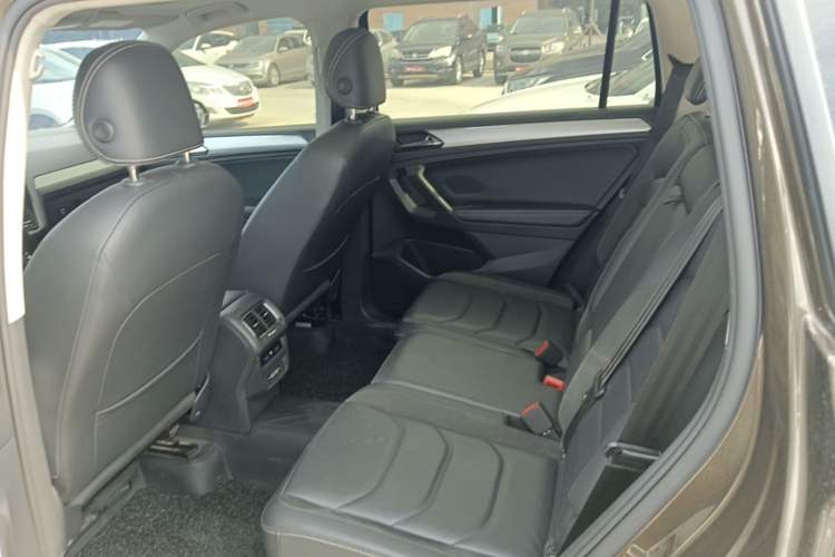Used Volkswagen Tiguan L 2018 Facelift 330TSI Automatic Two-Wheel Drive Luxury Edition Left Rear Seat