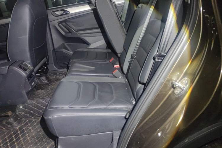 Used Volkswagen Tiguan L 2018 Facelift 330TSI Automatic Two-Wheel Drive Luxury Edition Left Rear Seat