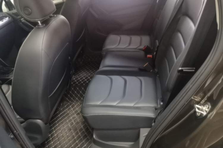 Used Volkswagen Tiguan L 2018 330TSI Automatic Two-Wheel Drive Luxury Edition Left Rear Seat